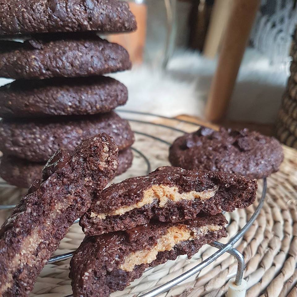 Cookies Au Chocolat Fourrés Au Beurre De Cacahuètes Ou à La Purée D ...