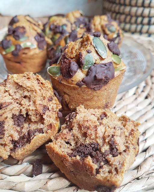 Muffins vegan épicés à la purée de potiron, chocolat noir et graines de courge