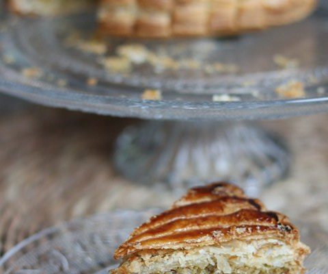 Galette des rois pistache et griottes amarena facile : faire une galette de pro avec de la pâte feuilletée industrielle c’est possible !