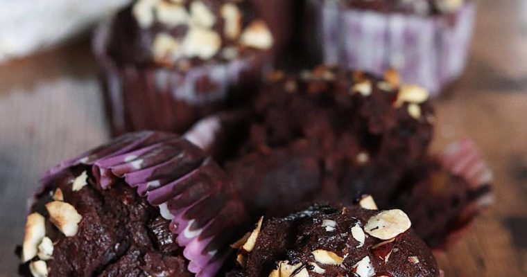 Muffins double chocolat, sarrasin, noix et noisettes, vegan et sans gluten (ou pas), allégés en matières grasses et en sucres