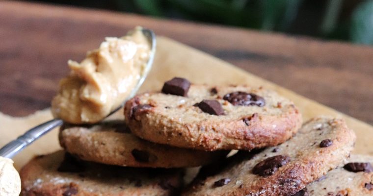 Cookies au beurre de cacahuètes et chocolat noir sans gluten, vegan, sans MG ajoutées