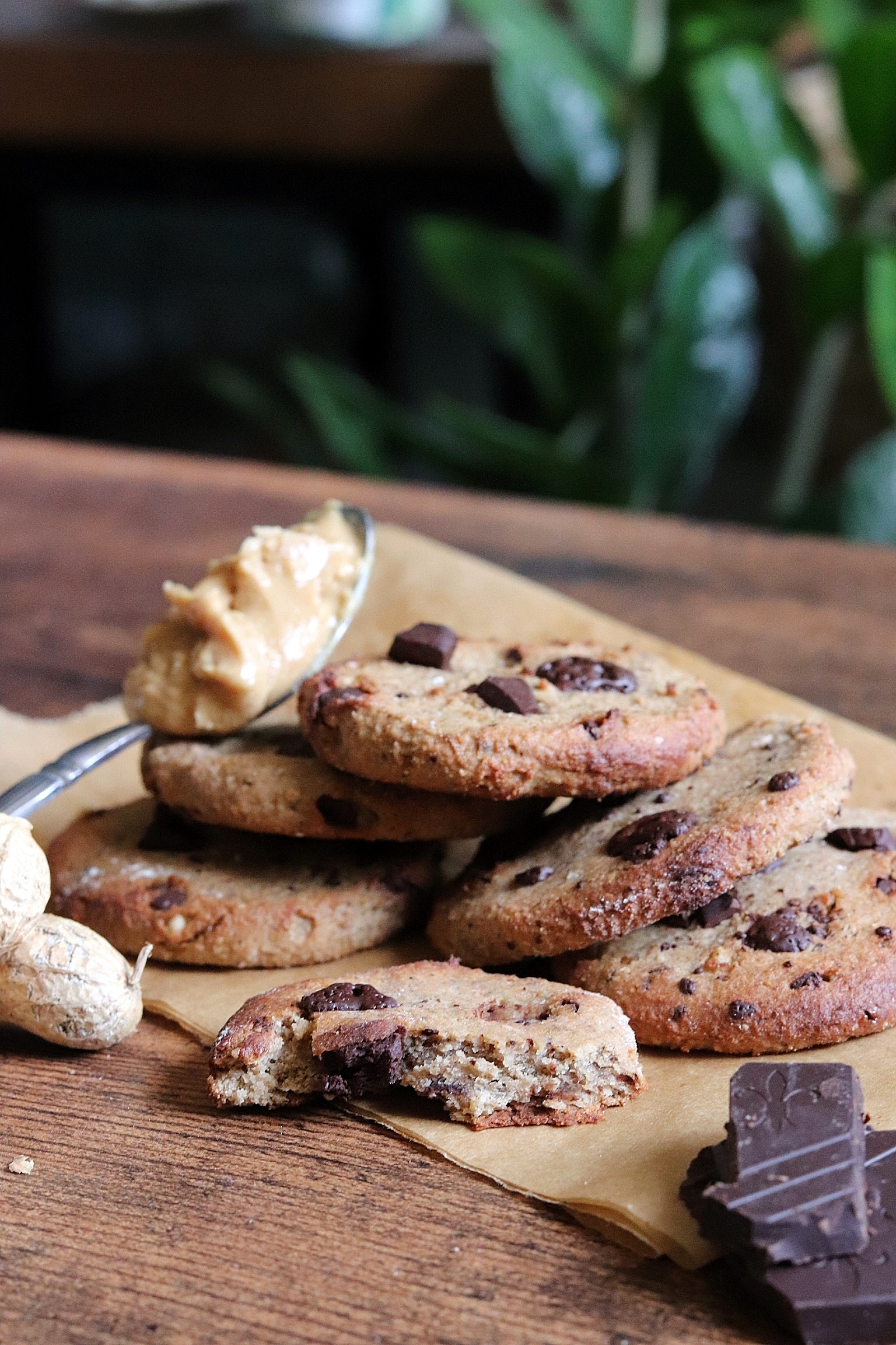 Cookies au beurre de cacahuètes et chocolat noir sans gluten, vegan, sans MG ajoutées