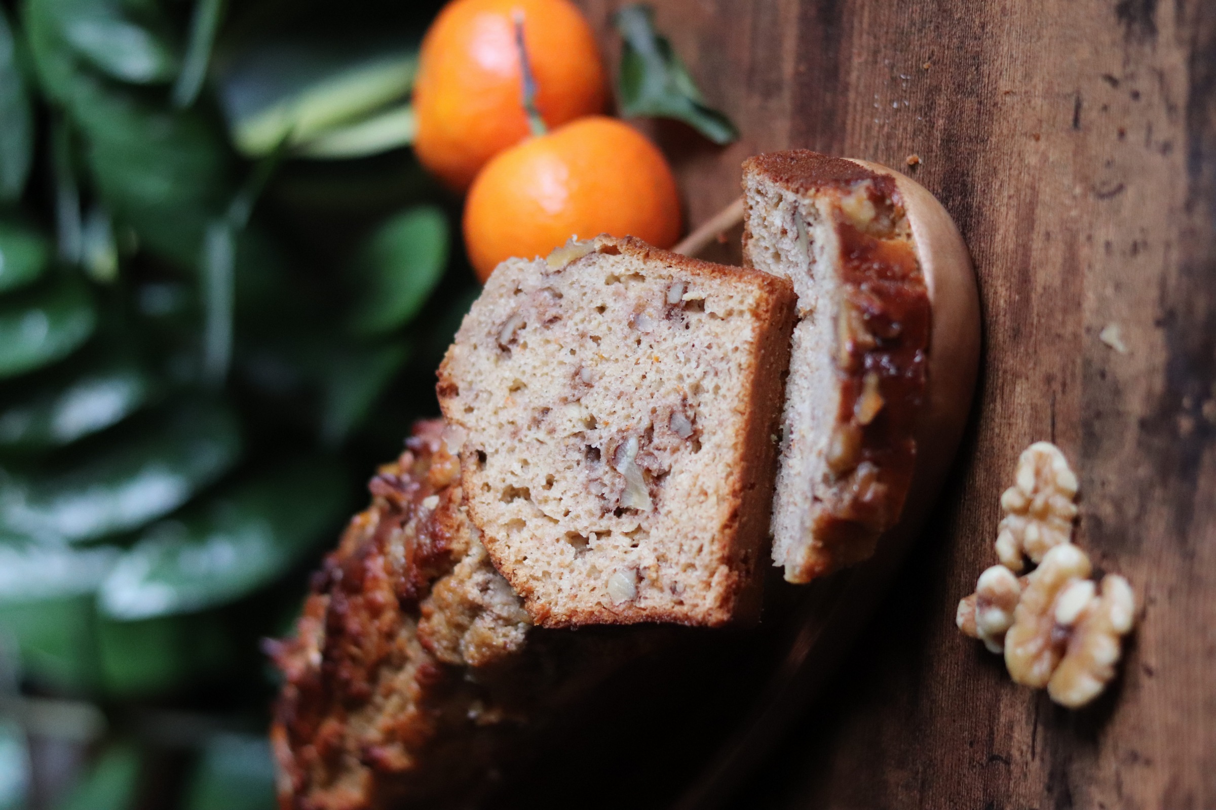 Cake aux noix, miel et clémentine. Sans MG ajoutées, sans sucres ajoutés, sans lactose.