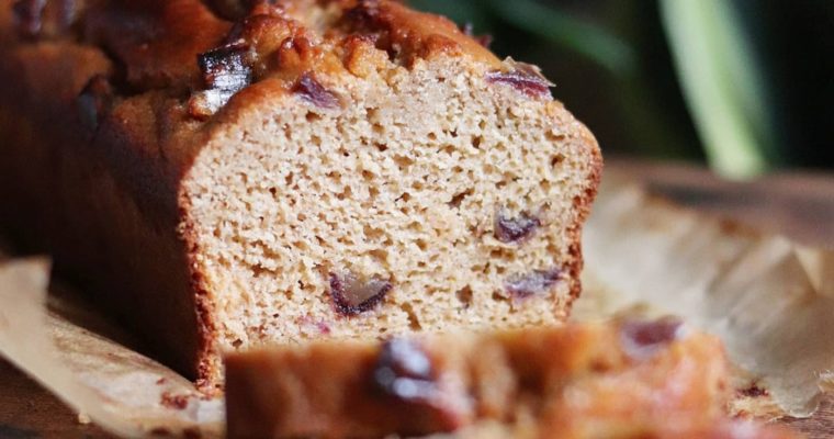 Cake moelleux aux dattes, miel, cannelle, gingembre, amande et fleur d’oranger. Sans sucres ajoutés, sans MG